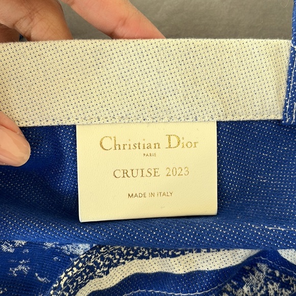 CHRISTIAN DIOR Cruise 2023 Tote Bag & Folding Fan - Picture 3 of 5